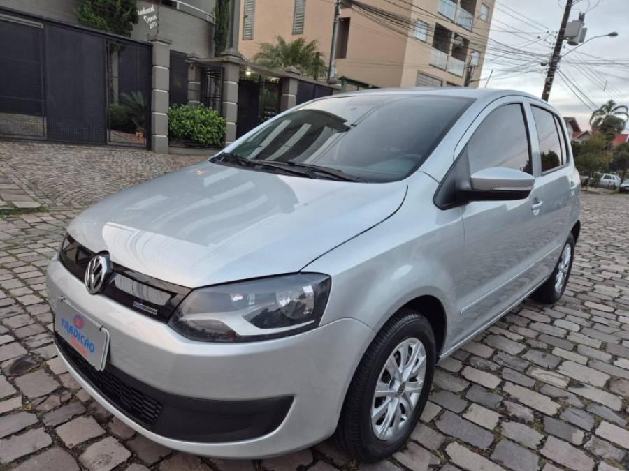 VOLKSWAGEN - FOX - 2013/2014 - Prata - R$ 43.900,00