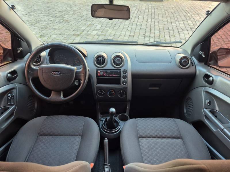 FORD - FIESTA - 2006/2007 - Prata - R$ 22.900,00