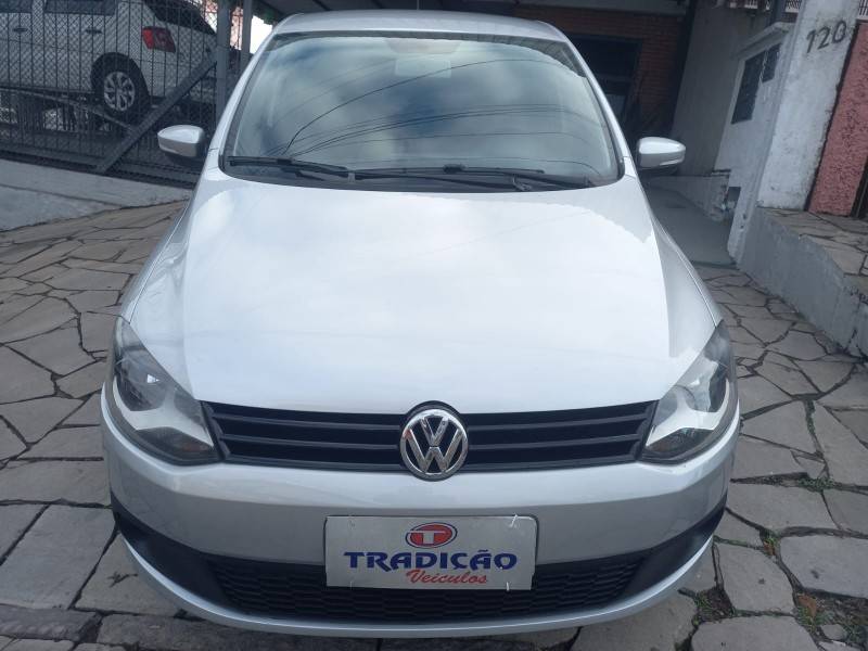 VOLKSWAGEN - FOX - 2013/2014 - Prata - R$ 41.900,00