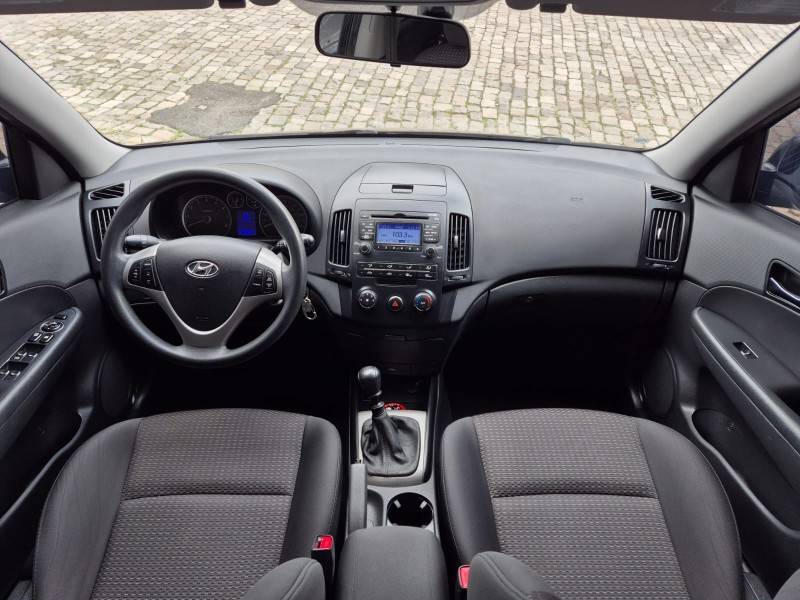 HYUNDAI - I30 - 2011/2012 - Preta - R$ 45.900,00