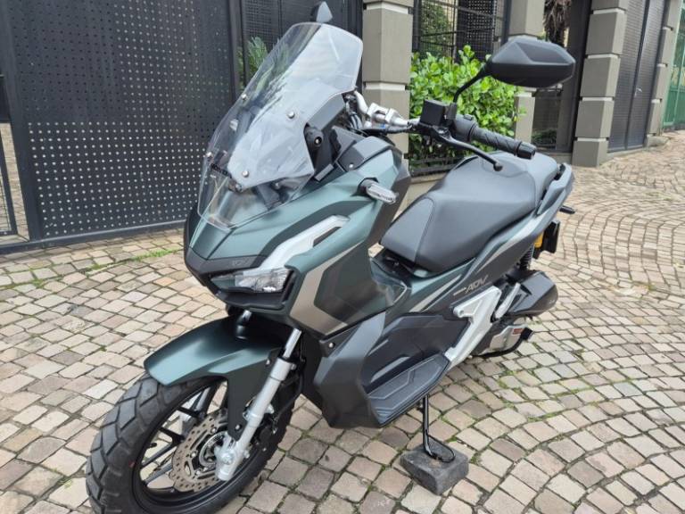 HONDA - ADV 150 - 2024/2024 - Verde - R$ 24.900,00