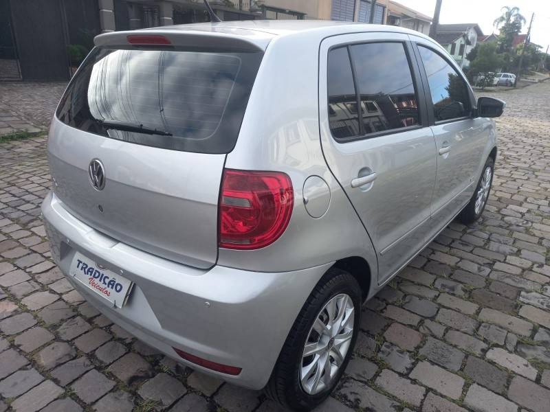 VOLKSWAGEN - FOX - 2013/2014 - Prata - R$ 41.900,00