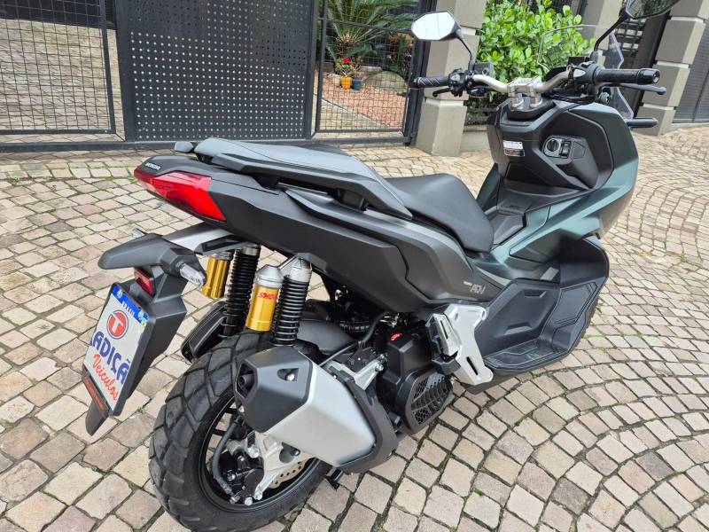 HONDA - ADV 150 - 2024/2024 - Verde - R$ 24.900,00