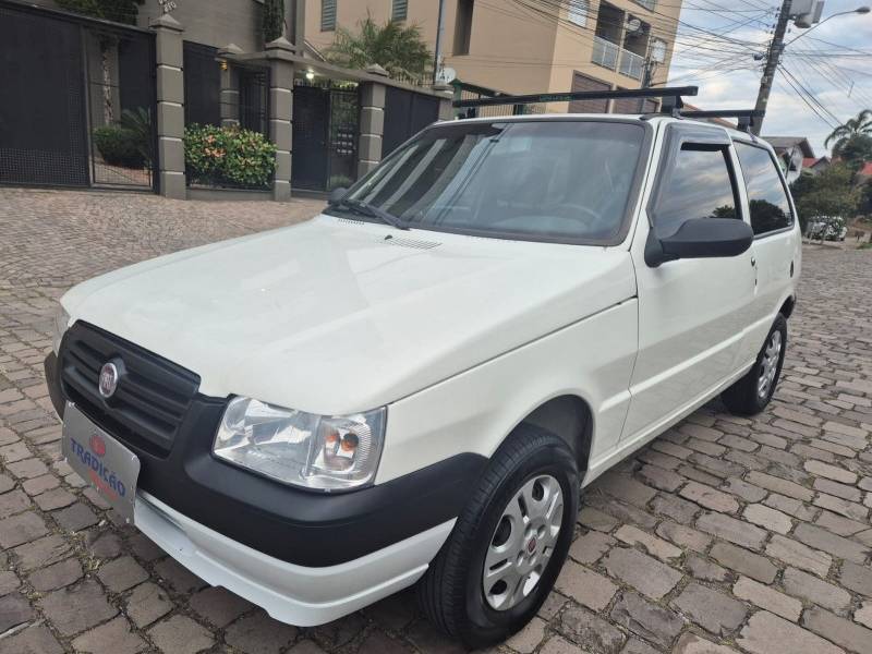 FIAT - UNO - 2010/2011 - Branca - R$ 22.900,00
