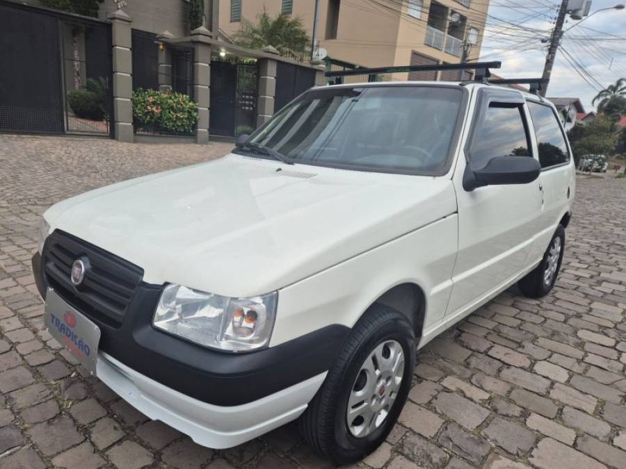 FIAT - UNO - 2010/2011 - Branca - R$ 22.900,00