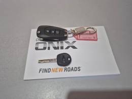 CHEVROLET - ONIX - 2022/2023 - Branca - R$ 86.900,00