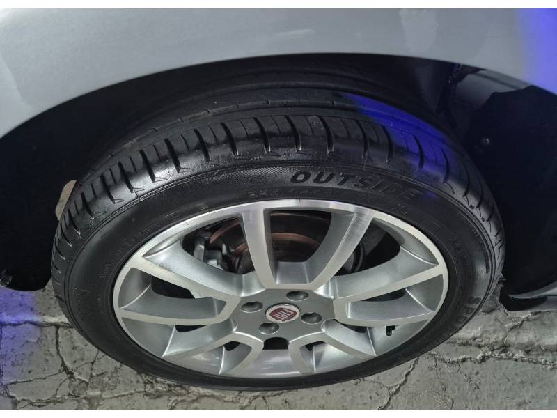 FIAT - BRAVO - 2011/2012 - Prata - R$ 35.900,00
