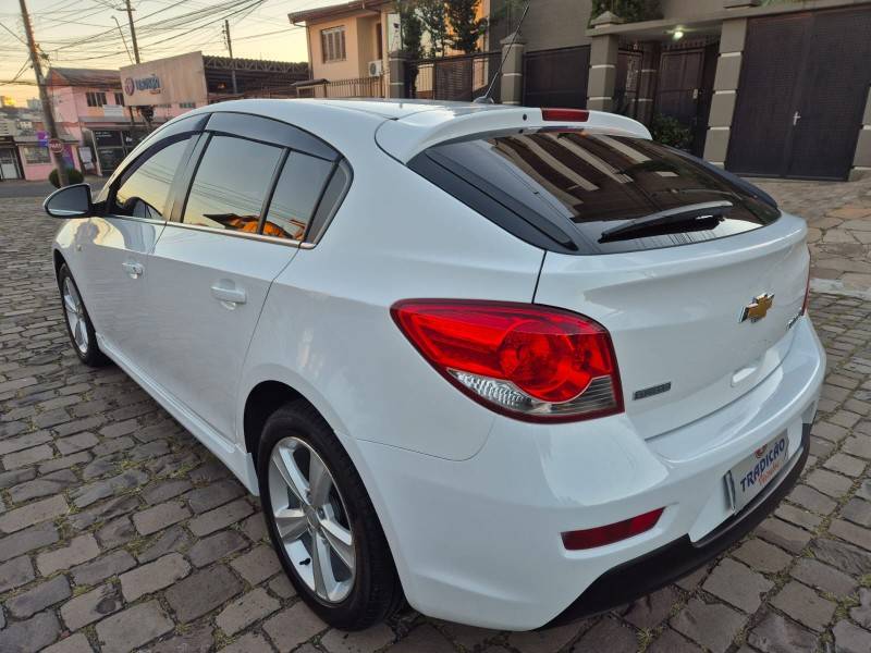 CHEVROLET - CRUZE - 2014/2015 - Branca - R$ 65.900,00