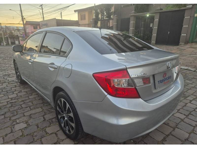 HONDA - CIVIC - 2016/2016 - Prata - R$ 82.900,00