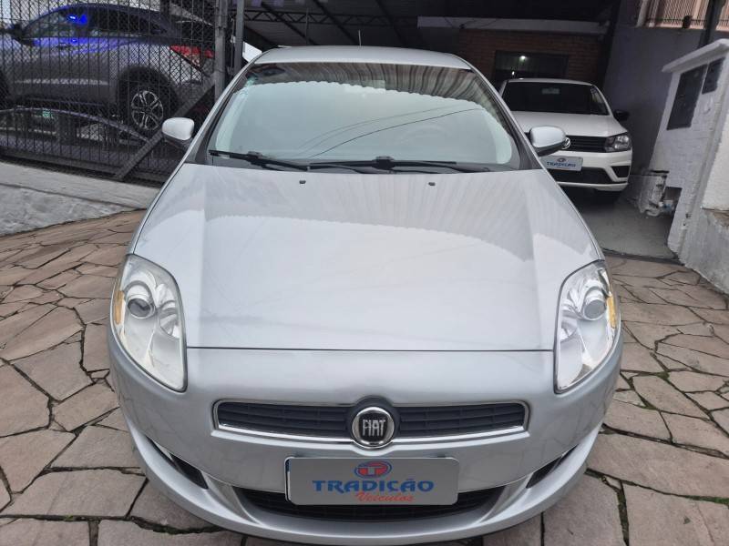 FIAT - BRAVO - 2011/2012 - Prata - R$ 35.900,00