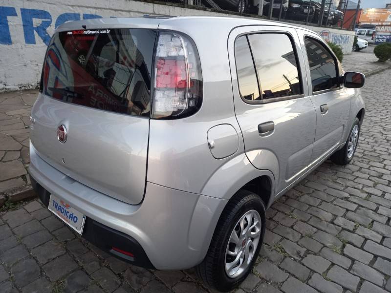 FIAT - UNO - 2016/2017 - Prata - R$ 43.900,00