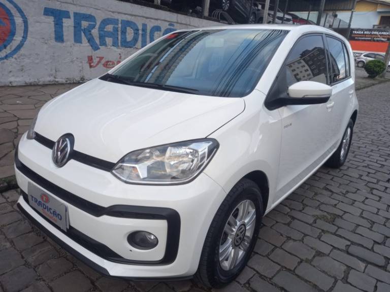 VOLKSWAGEN - UP - 2018/2018 - Branca - R$ 56.500,00