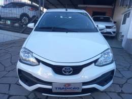 TOYOTA - ETIOS - 2017/2018 - Branca - R$ 55.900,00