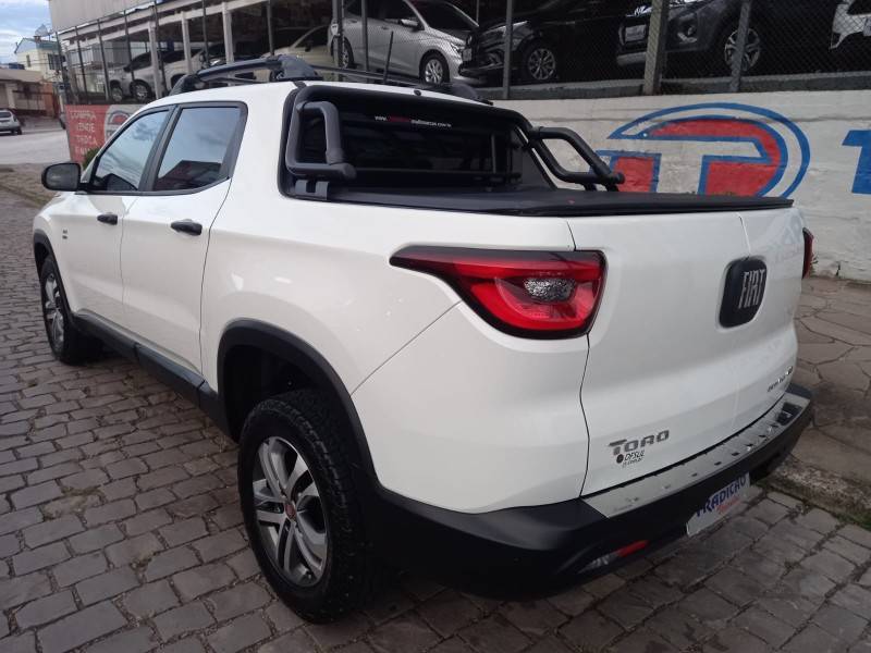 FIAT - TORO - 2020/2021 - Branca - R$ 117.900,00