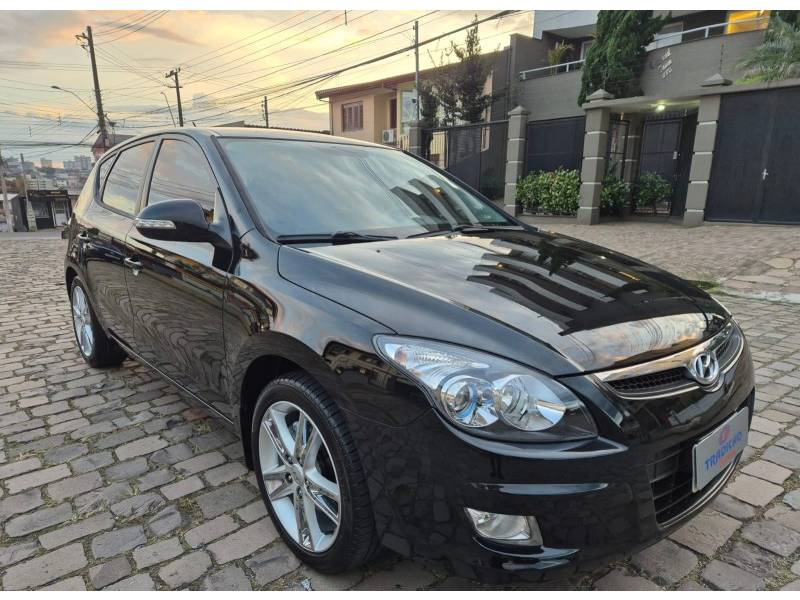 HYUNDAI - I30 - 2011/2012 - Preta - R$ 45.900,00