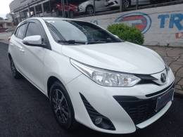 TOYOTA - YARIS - 2018/2019 - Branca - R$ 76.500,00