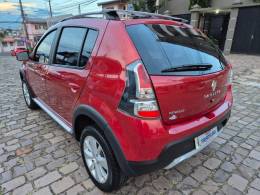 RENAULT - SANDERO - 2013/2014 - Vermelha - R$ 47.500,00