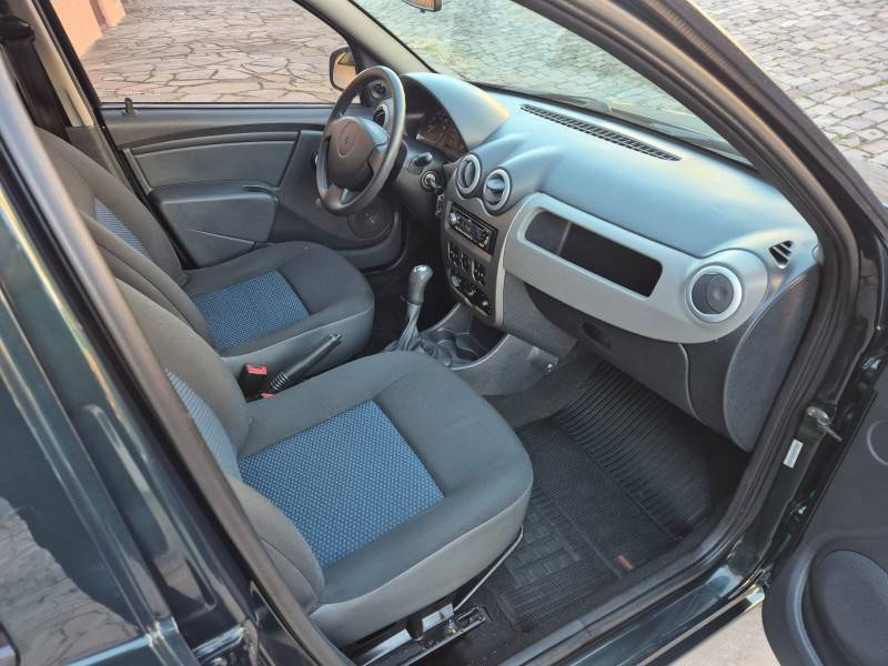 RENAULT - SANDERO - 2011/2011 - Verde - R$ 28.900,00
