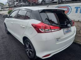 TOYOTA - YARIS - 2018/2019 - Branca - R$ 76.500,00