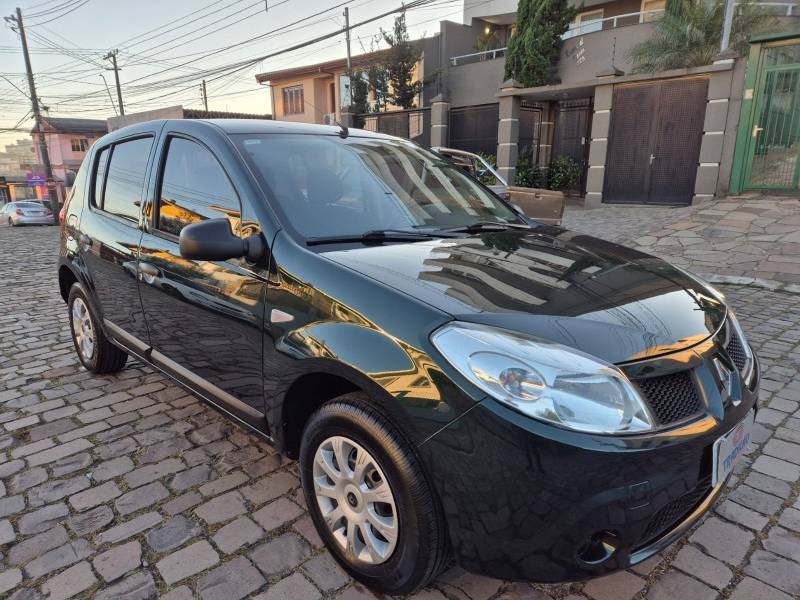 RENAULT - SANDERO - 2011/2011 - Verde - R$ 28.900,00