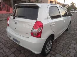 TOYOTA - ETIOS - 2017/2018 - Branca - R$ 55.900,00