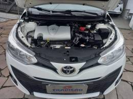 TOYOTA - YARIS - 2018/2019 - Branca - R$ 76.500,00