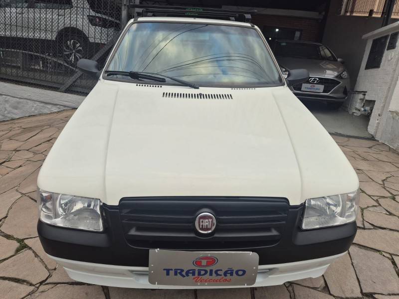 FIAT - UNO - 2010/2011 - Branca - R$ 22.900,00