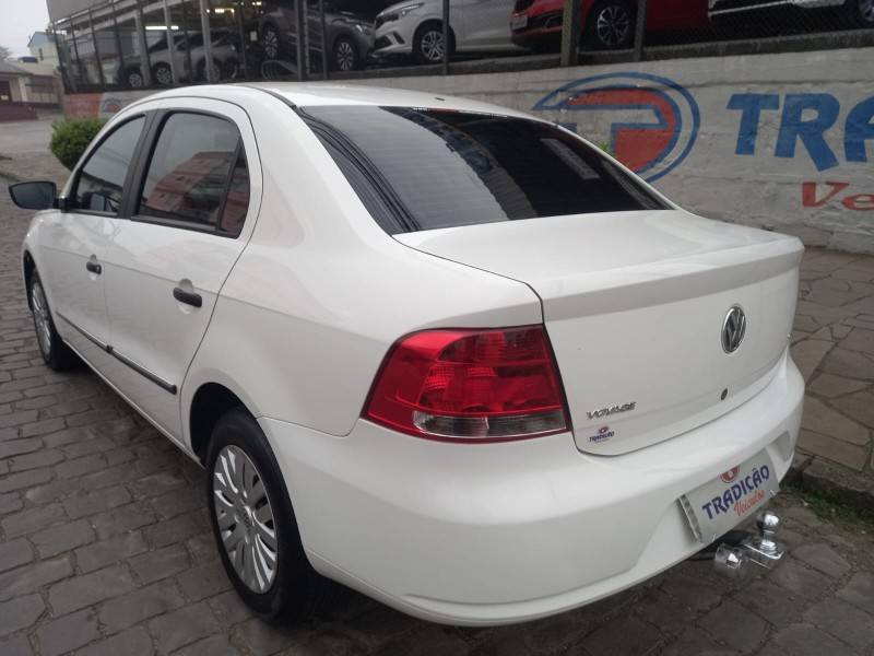 VOLKSWAGEN - VOYAGE - 2010/2011 - Branca - R$ 35.900,00