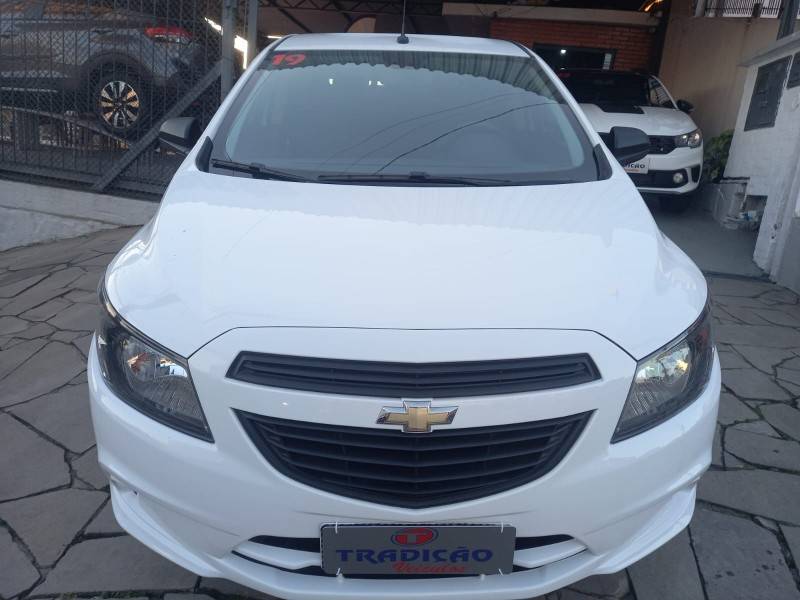 CHEVROLET - ONIX - 2018/2019 - Branca - R$ 52.900,00