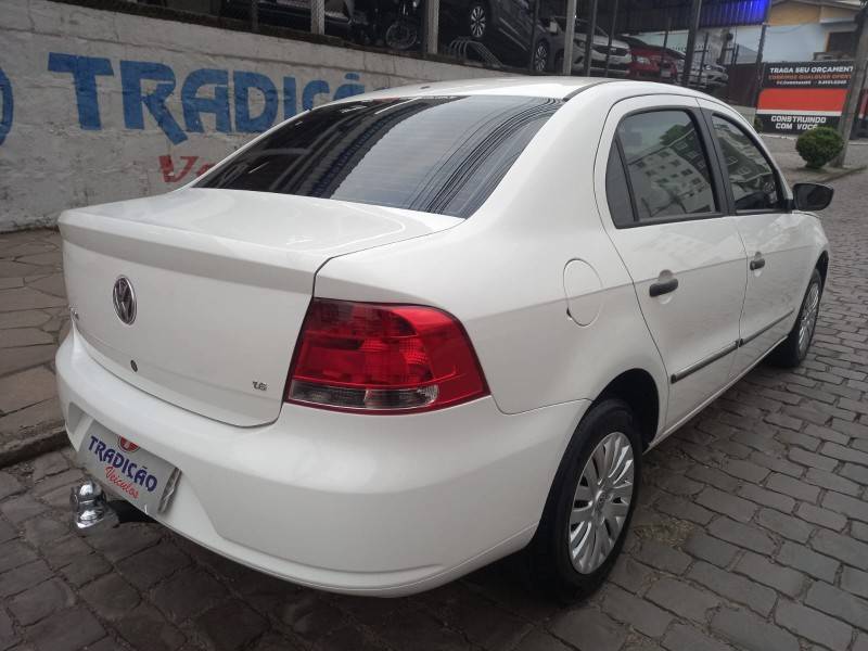 VOLKSWAGEN - VOYAGE - 2010/2011 - Branca - R$ 35.900,00