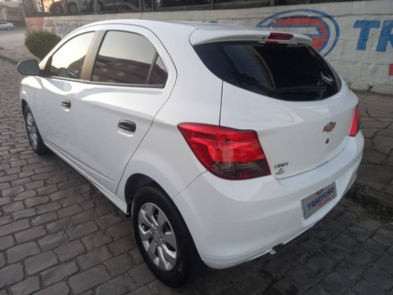 CHEVROLET - ONIX - 2018/2019 - Branca - R$ 52.900,00