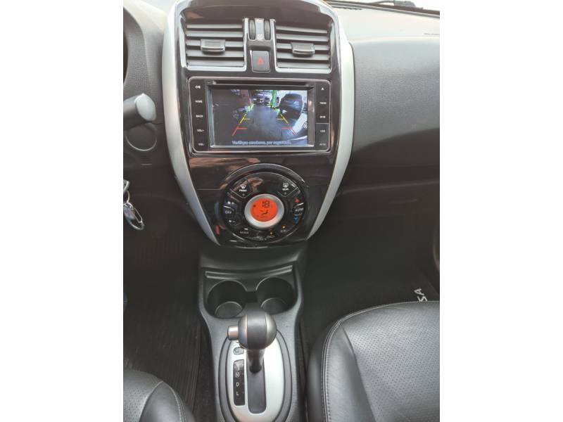 NISSAN - VERSA - 2016/2017 - Cinza - R$ 61.900,00