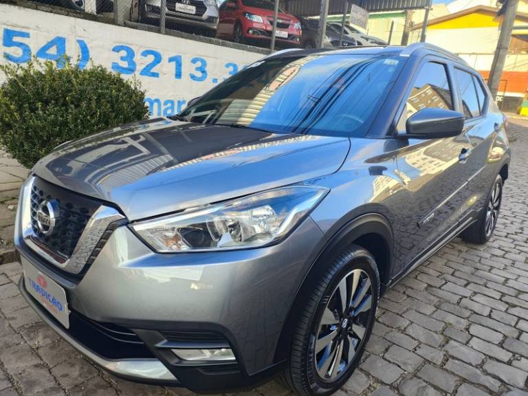 NISSAN - KICKS - 2017/2018 - Cinza - R$ 83.900,00