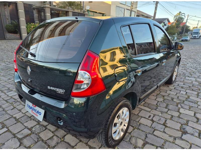 RENAULT - SANDERO - 2011/2011 - Verde - R$ 28.900,00