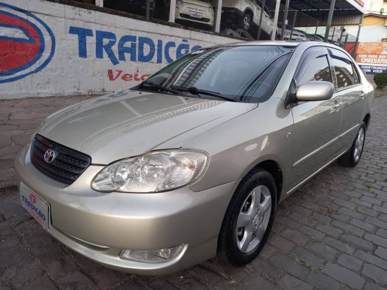 TOYOTA - COROLLA - 2004/2005 - Bege - R$ 35.900,00