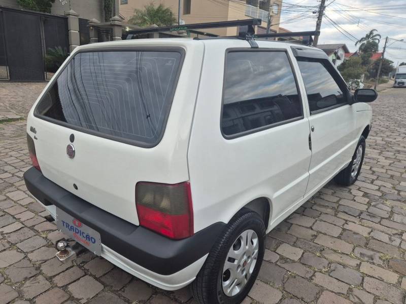 FIAT - UNO - 2010/2011 - Branca - R$ 22.900,00
