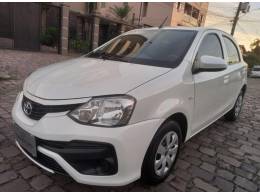 TOYOTA - ETIOS - 2017/2018 - Branca - R$ 55.900,00