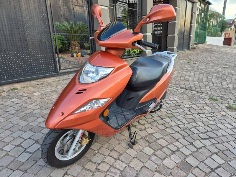 SUZUKI - BURGMAN - 2015/2016 - Laranja - R$ 9.900,00