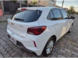 CHEVROLET - ONIX - 2022/2023 - Branca - R$ 86.900,00