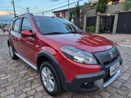 RENAULT - SANDERO - 2013/2014 - Vermelha - R$ 47.500,00