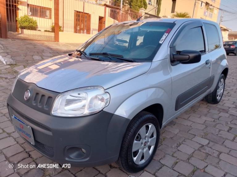FIAT - UNO - 2011/2012 - Prata - R$ 26.500,00