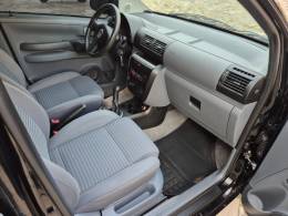 VOLKSWAGEN - SPACEFOX - 2009/2010 - Preta - R$ 36.900,00