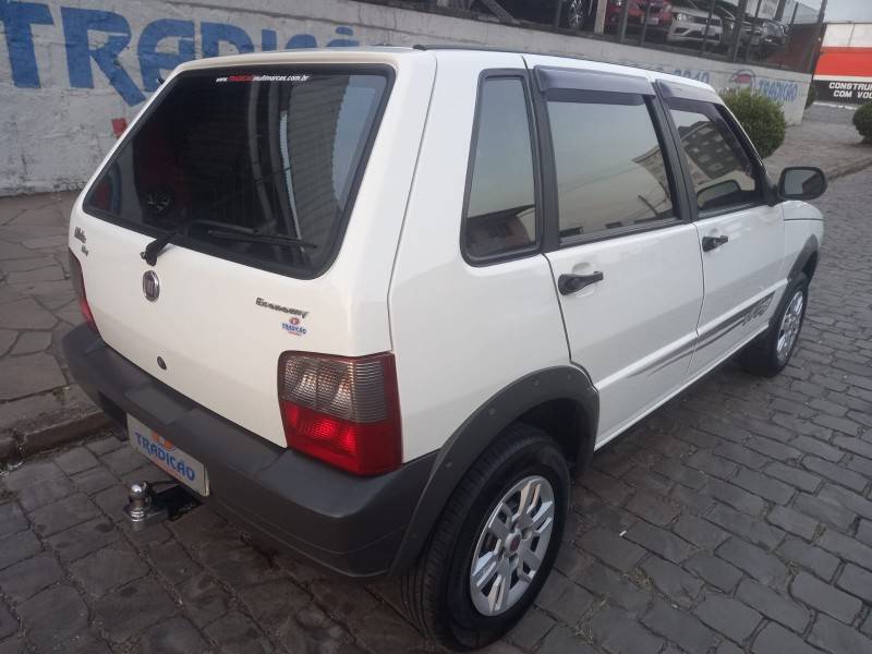 FIAT - UNO - 2012/2013 - Branca - R$ 28.900,00