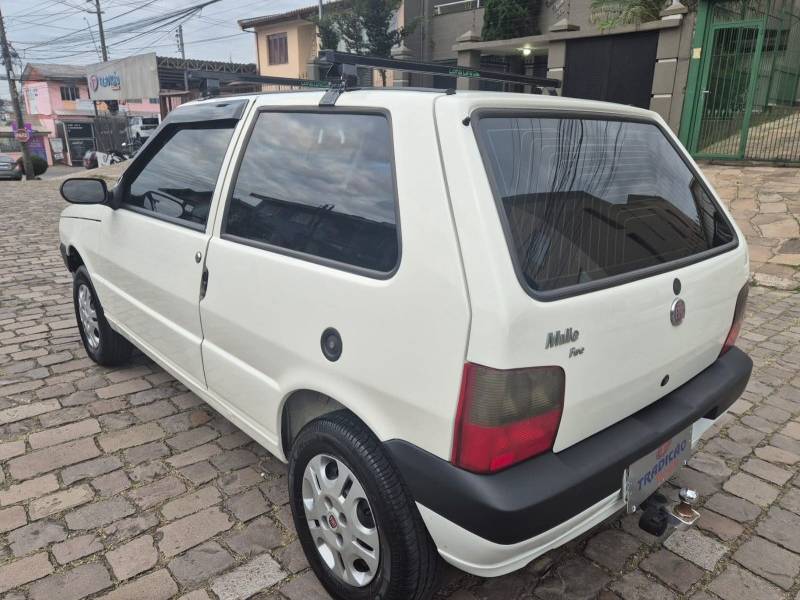 FIAT - UNO - 2010/2011 - Branca - R$ 22.900,00