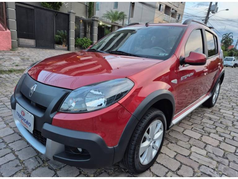 RENAULT - SANDERO - 2013/2014 - Vermelha - R$ 47.500,00