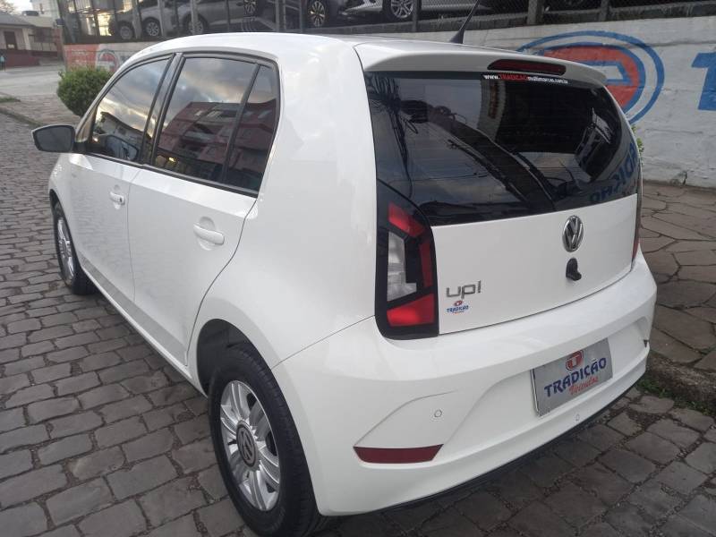 VOLKSWAGEN - UP - 2018/2018 - Branca - R$ 56.500,00