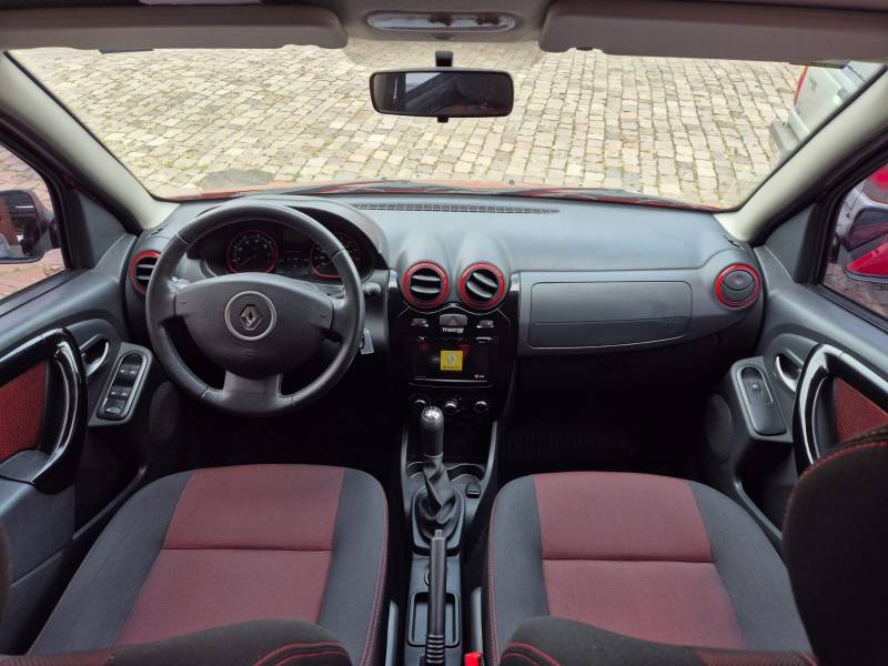 RENAULT - SANDERO - 2013/2014 - Vermelha - R$ 47.500,00